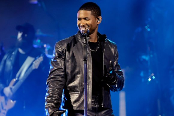 Usher à la mi-temps du Super Bowl 2024 