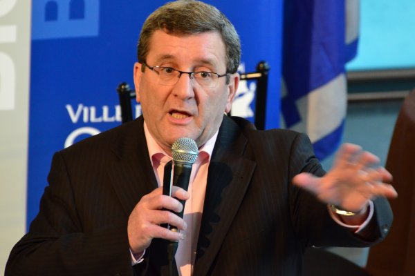 Aéroport de Québec: Labeaume demande à Marc Garneau d'intervenir